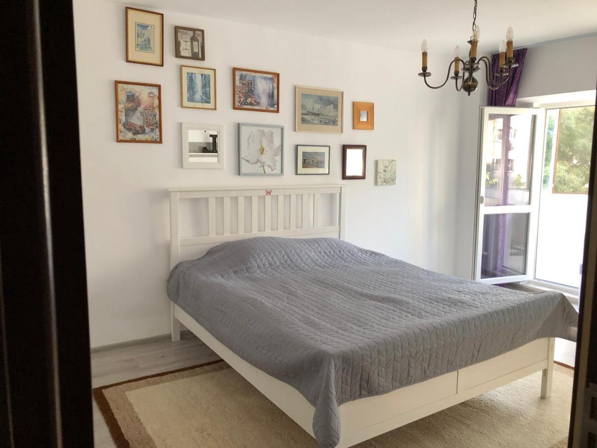 Le Garcon De Cristina-Simple,Quiet,Spacious Studio ブカレスト エクステリア 写真