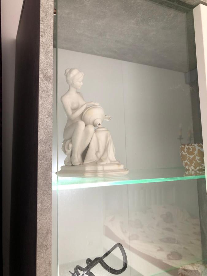 Le Garcon De Cristina-Simple,Quiet,Spacious Studio ブカレスト エクステリア 写真